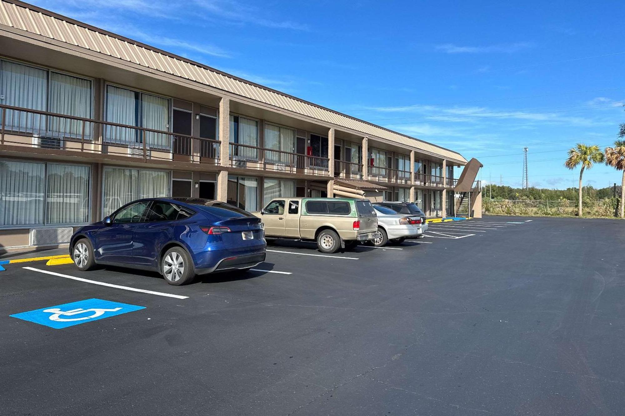 Rodeway Inn Bushnell Exterior foto